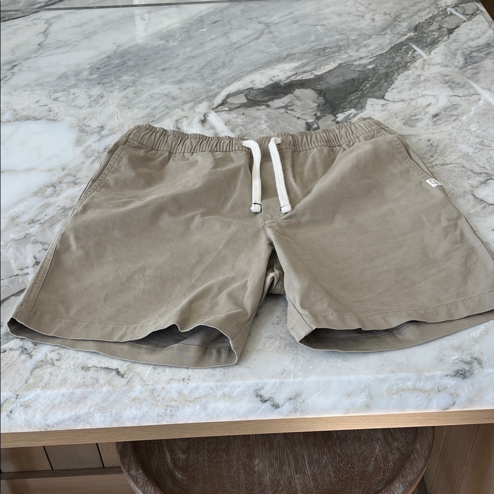 Vineyard Vines Men’s pull on shorts size small